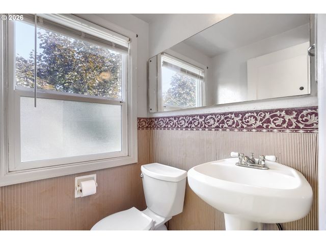 108 Ne 19TH Ave, Camas, WA 98607