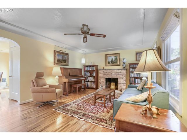 108 Ne 19TH Ave, Camas, WA 98607