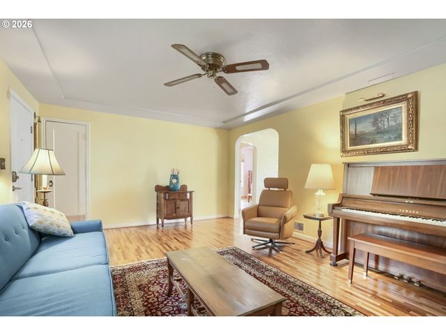 108 Ne 19TH Ave, Camas, WA 98607