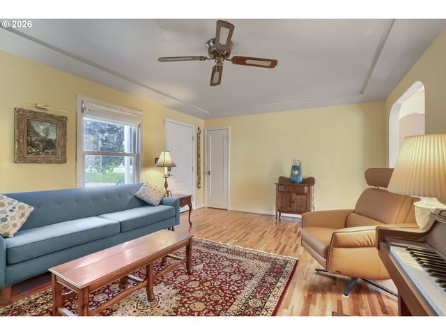 108 Ne 19TH Ave, Camas, WA 98607