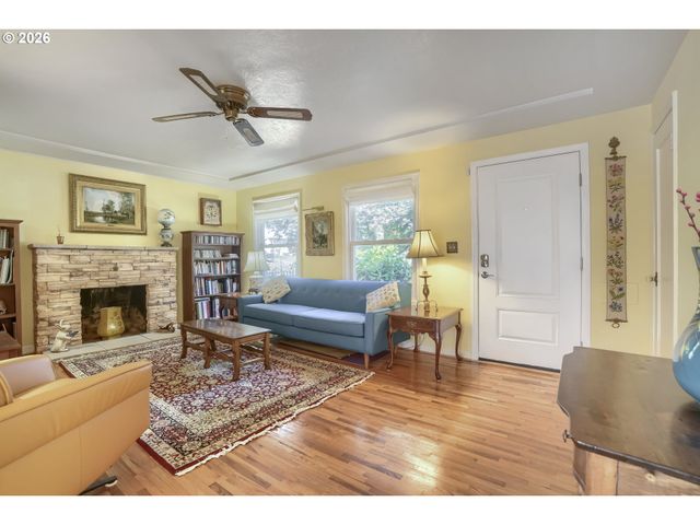108 Ne 19TH Ave, Camas, WA 98607