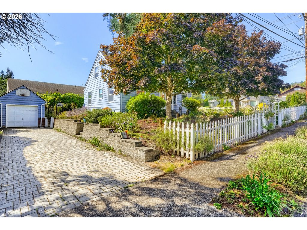 108 Ne 19TH Ave, Camas, WA 98607