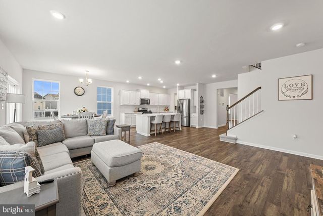 15 HOLLOWAY AVE, Manahawkin, NJ 08050