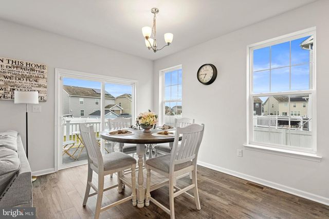 15 HOLLOWAY AVE, Manahawkin, NJ 08050