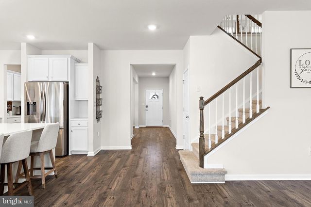 15 HOLLOWAY AVE, Manahawkin, NJ 08050