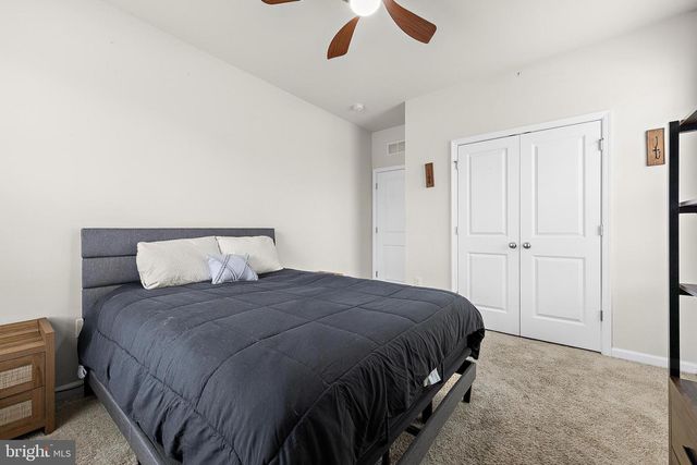 15 HOLLOWAY AVE, Manahawkin, NJ 08050