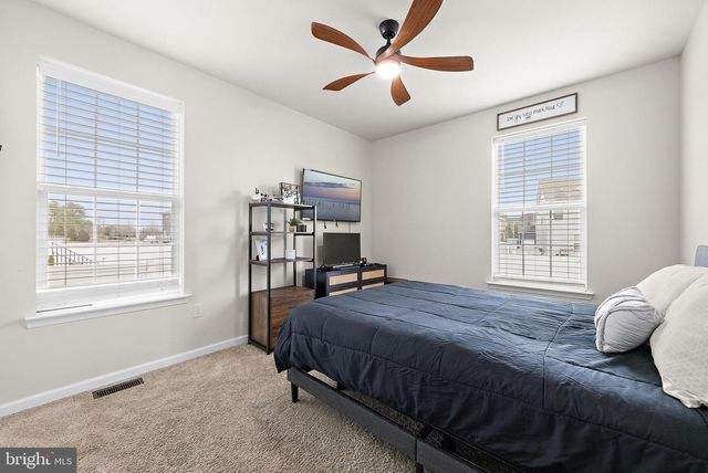 15 HOLLOWAY AVE, Manahawkin, NJ 08050