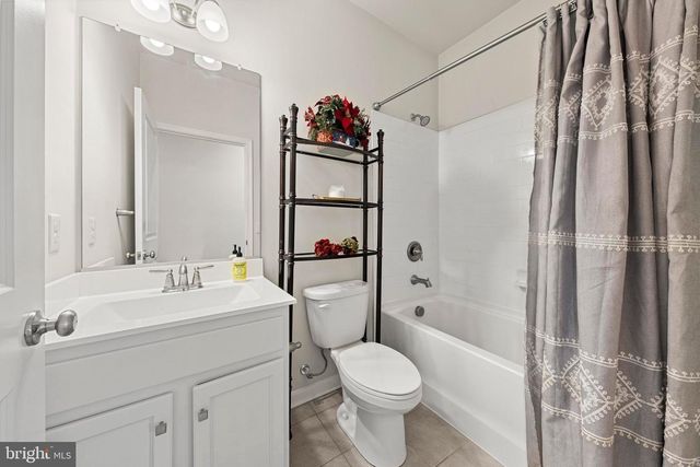 15 HOLLOWAY AVE, Manahawkin, NJ 08050