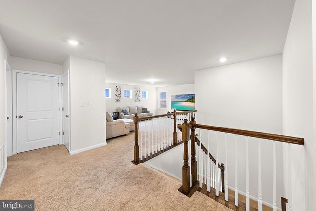 15 HOLLOWAY AVE, Manahawkin, NJ 08050