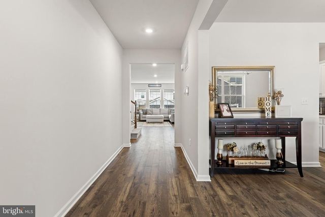 15 HOLLOWAY AVE, Manahawkin, NJ 08050