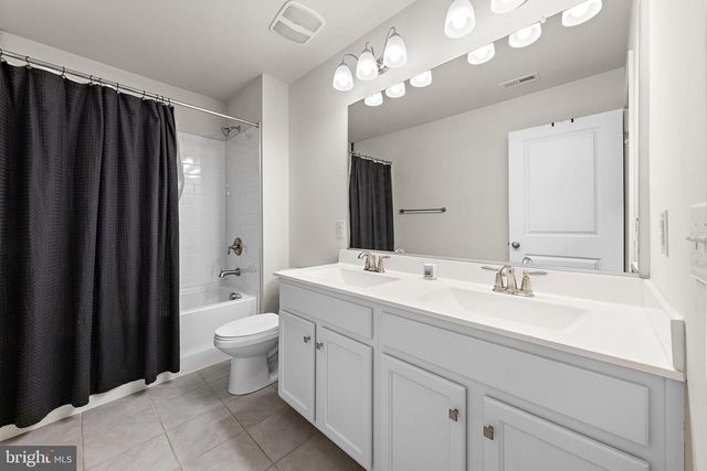 15 HOLLOWAY AVE, Manahawkin, NJ 08050