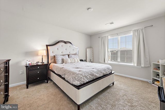 15 HOLLOWAY AVE, Manahawkin, NJ 08050