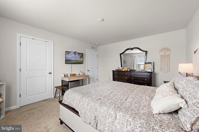 15 HOLLOWAY AVE, Manahawkin, NJ 08050