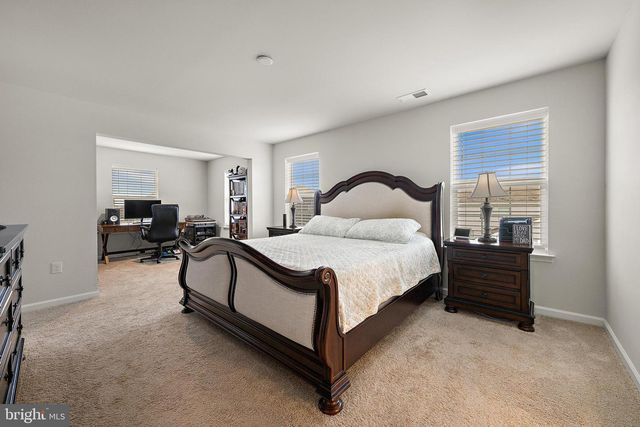 15 HOLLOWAY AVE, Manahawkin, NJ 08050