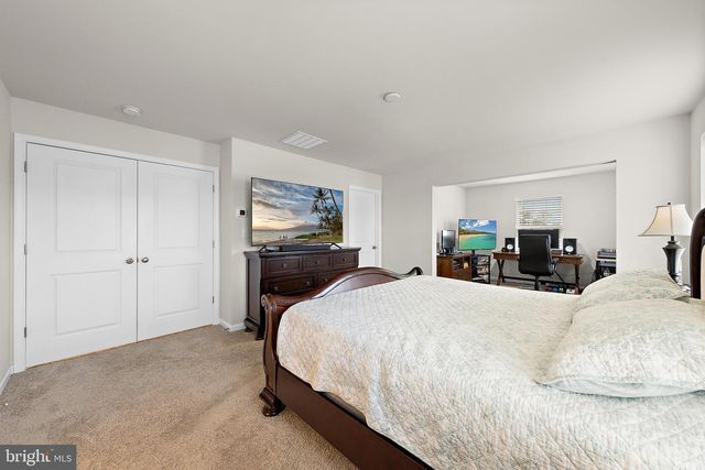 15 HOLLOWAY AVE, Manahawkin, NJ 08050