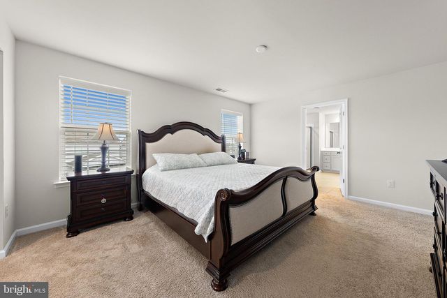 15 HOLLOWAY AVE, Manahawkin, NJ 08050