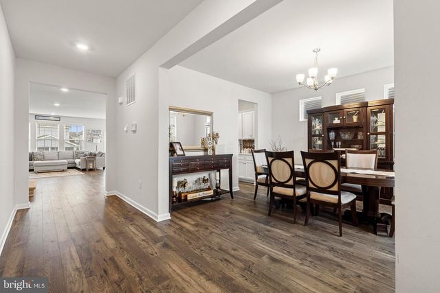 15 HOLLOWAY AVE, Manahawkin, NJ 08050