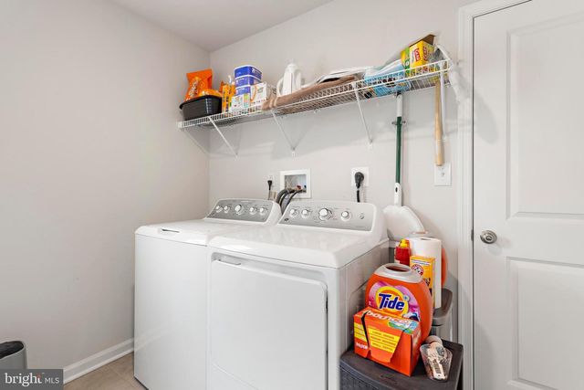 15 HOLLOWAY AVE, Manahawkin, NJ 08050