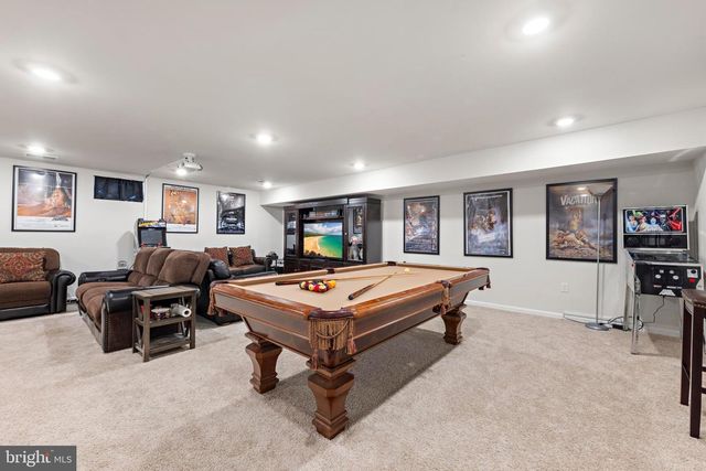 15 HOLLOWAY AVE, Manahawkin, NJ 08050