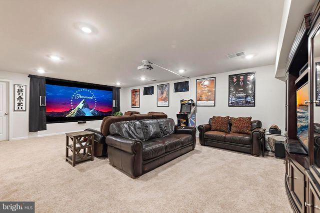 15 HOLLOWAY AVE, Manahawkin, NJ 08050