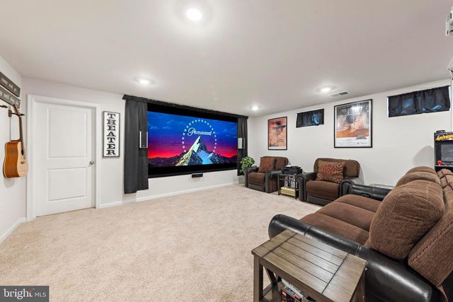 15 HOLLOWAY AVE, Manahawkin, NJ 08050