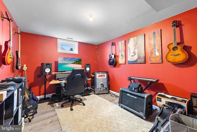 15 HOLLOWAY AVE, Manahawkin, NJ 08050