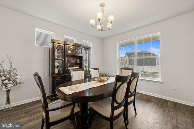 15 HOLLOWAY AVE, Manahawkin, NJ 08050