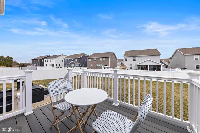 15 HOLLOWAY AVE, Manahawkin, NJ 08050