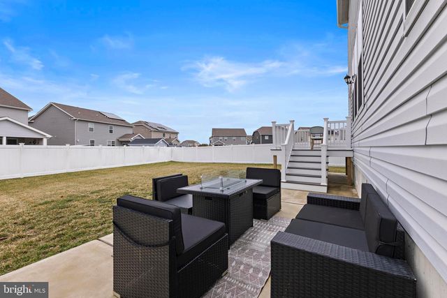 15 HOLLOWAY AVE, Manahawkin, NJ 08050