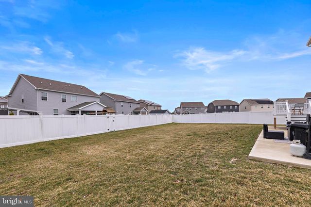 15 HOLLOWAY AVE, Manahawkin, NJ 08050