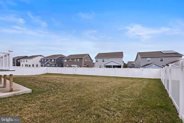 15 HOLLOWAY AVE, Manahawkin, NJ 08050