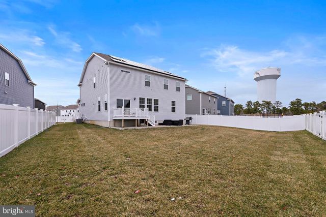 15 HOLLOWAY AVE, Manahawkin, NJ 08050