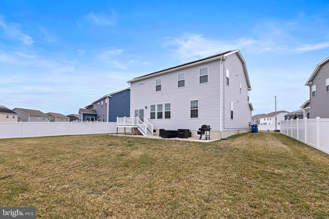 15 HOLLOWAY AVE, Manahawkin, NJ 08050