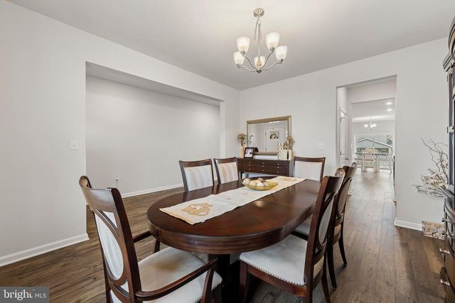 15 HOLLOWAY AVE, Manahawkin, NJ 08050