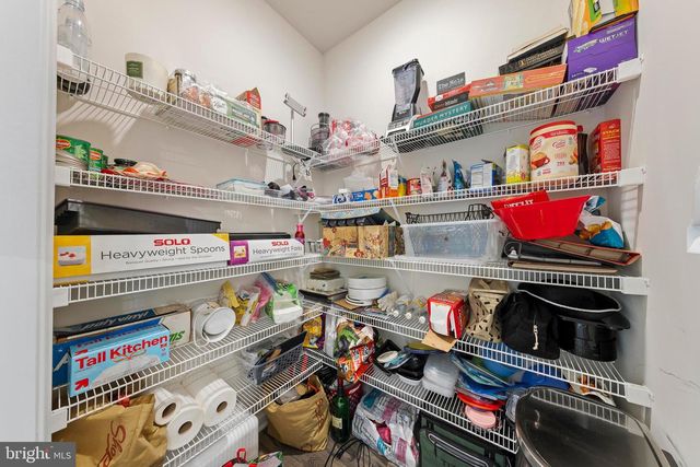 15 HOLLOWAY AVE, Manahawkin, NJ 08050