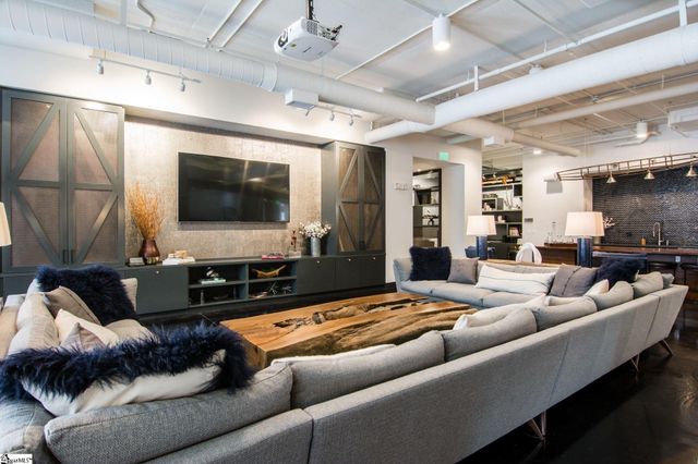 212 E Broad Street, Greenville, SC 29601