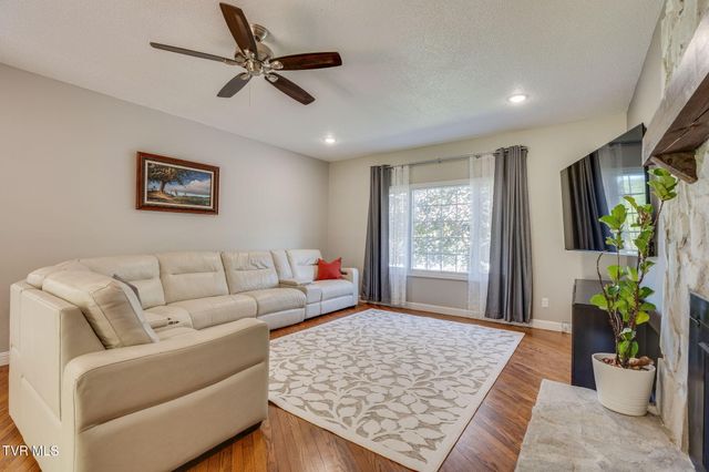 638 South Elm Avenue, Erwin, TN 37650