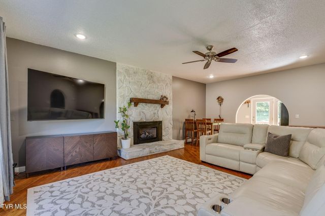 638 South Elm Avenue, Erwin, TN 37650
