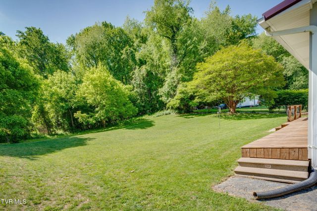 638 South Elm Avenue, Erwin, TN 37650