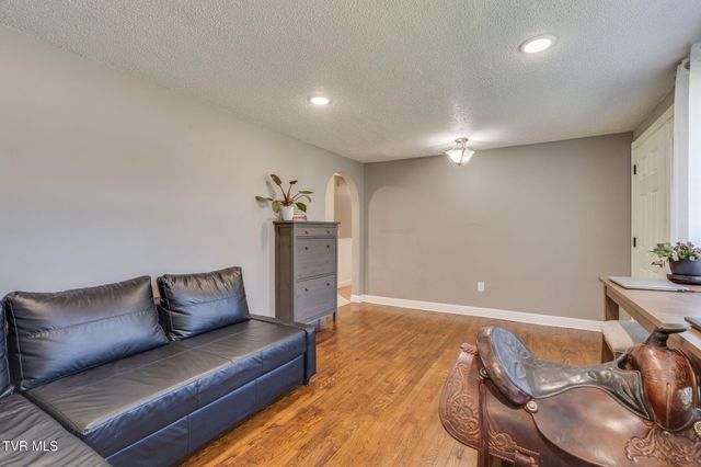 638 South Elm Avenue, Erwin, TN 37650