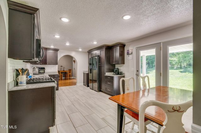 638 South Elm Avenue, Erwin, TN 37650