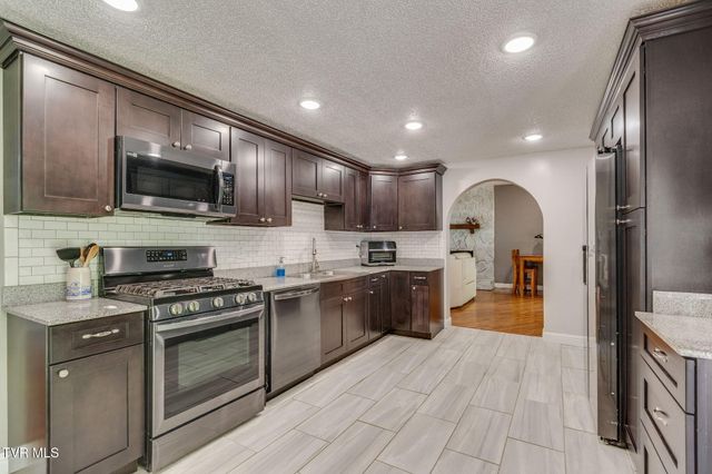638 South Elm Avenue, Erwin, TN 37650