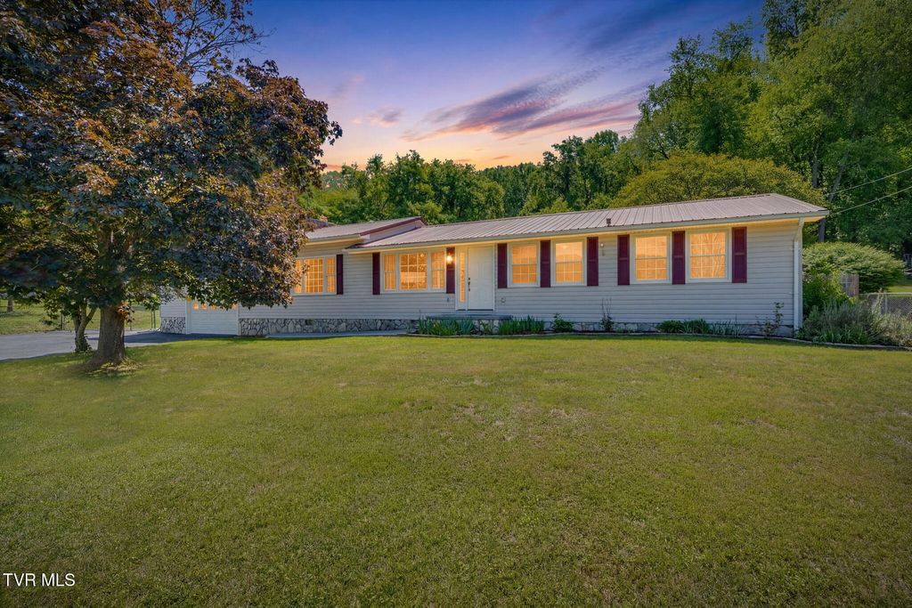 638 South Elm Avenue, Erwin, TN 37650