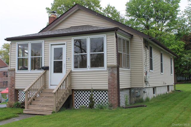 1 CHESTNUT Street, Cornwall, NY 12518