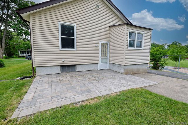 1 CHESTNUT Street, Cornwall, NY 12518