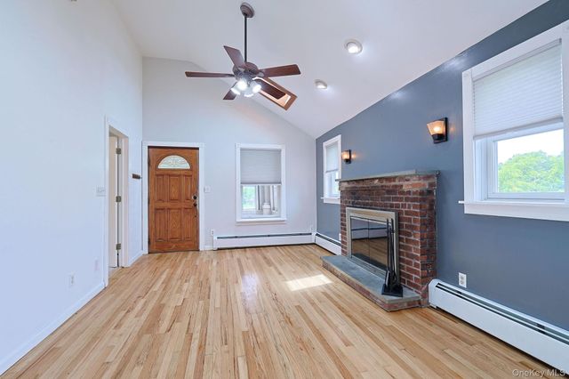 1 CHESTNUT Street, Cornwall, NY 12518