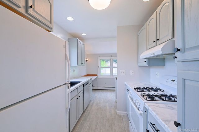 1 CHESTNUT Street, Cornwall, NY 12518