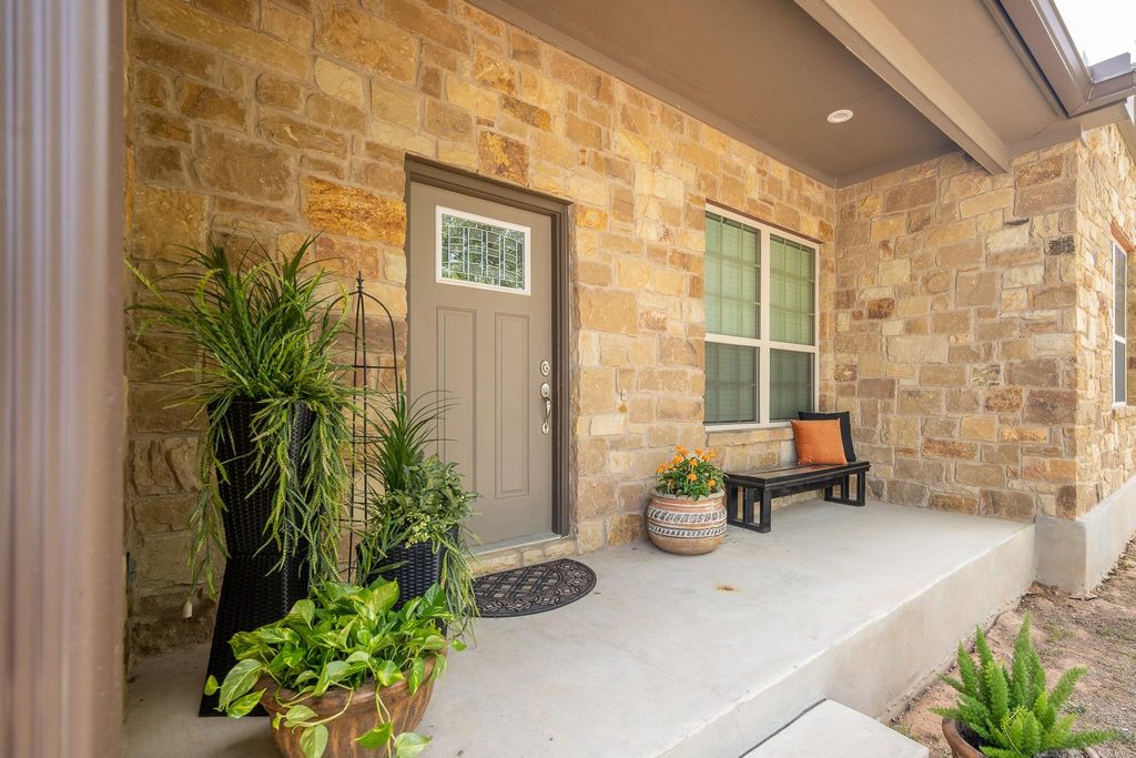 163 Puu Waa Waa LN, Bastrop, TX 78602