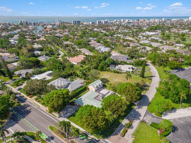 737 Mooring Line DR, Naples, FL 34102