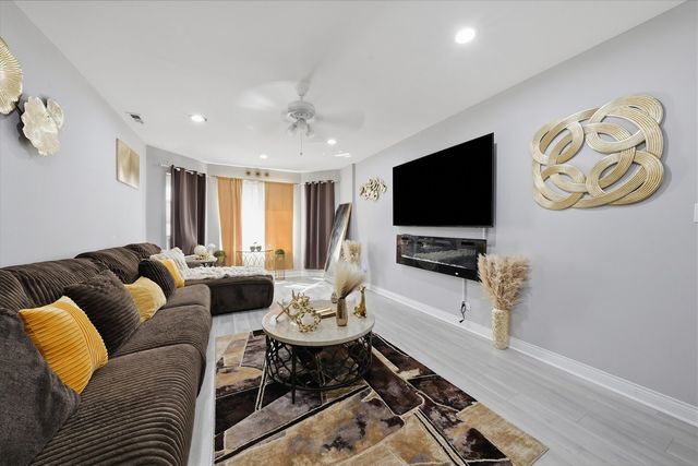 4344 W Lexington Street, Chicago, IL 60623